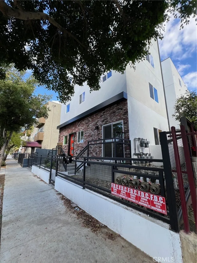 1218 Arapahoe St, Los Angeles, California 90006 home-pic-1